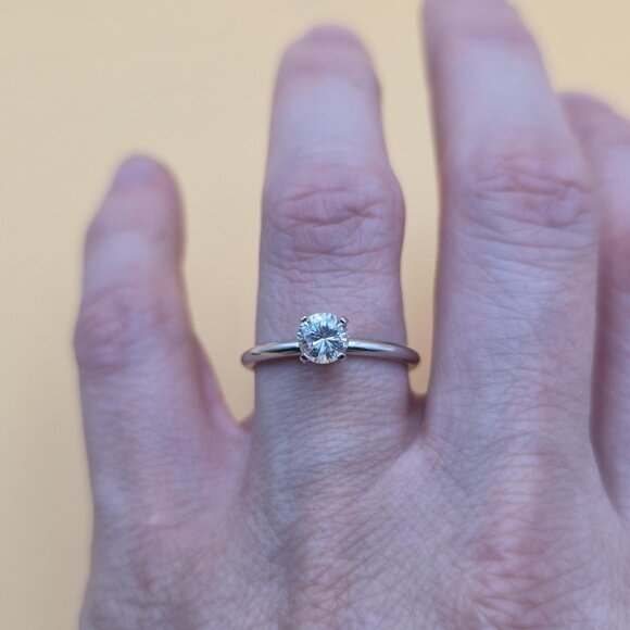 Size 8 Sterling Silver Round Cubic Zirconia Gem Band Ring A5873 - Picture 4 of 9